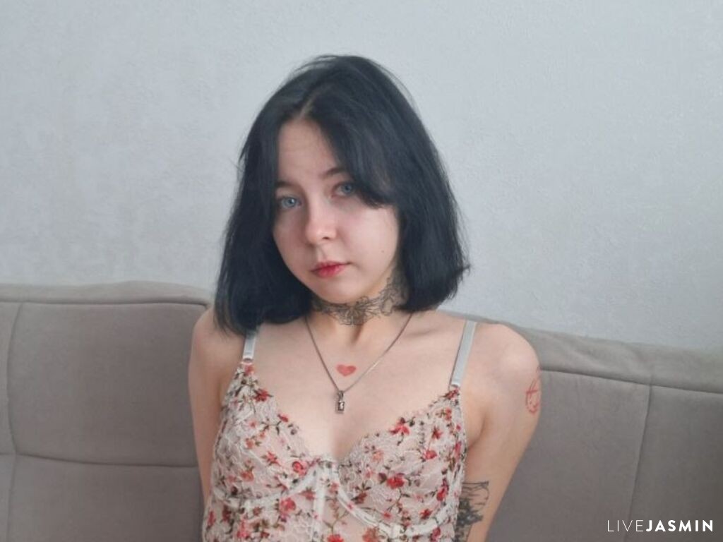 Browse GildaHudok live chat profile