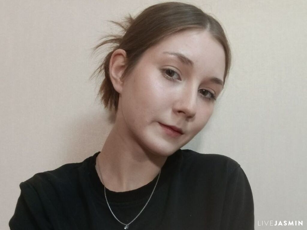 Browse GlennaShoji live chat profile