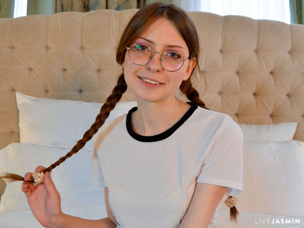 GraceRoads live cam girl profile