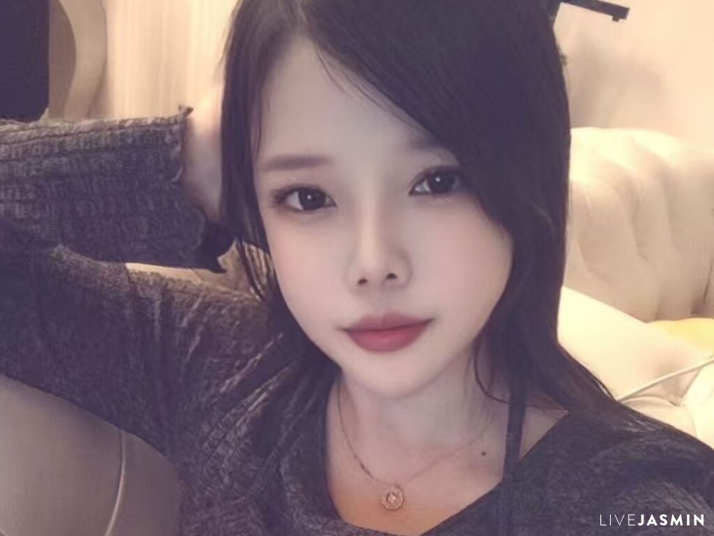 Live cam model GuanshiXiwen