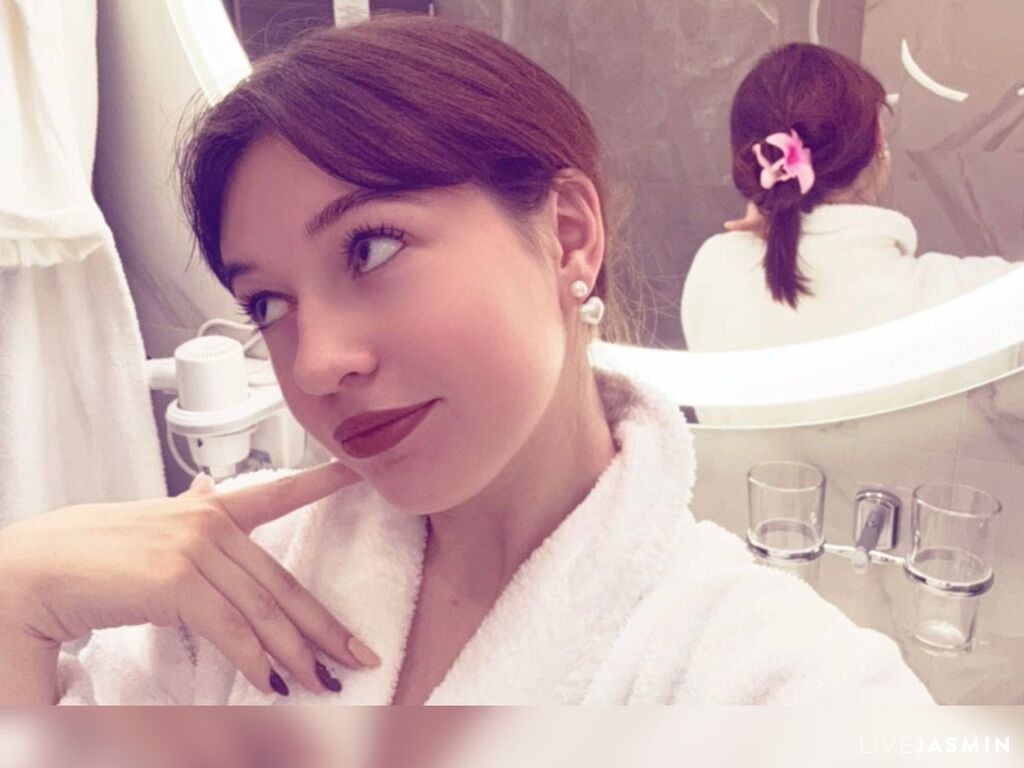 GudrunManzone LiveJasmin model profile