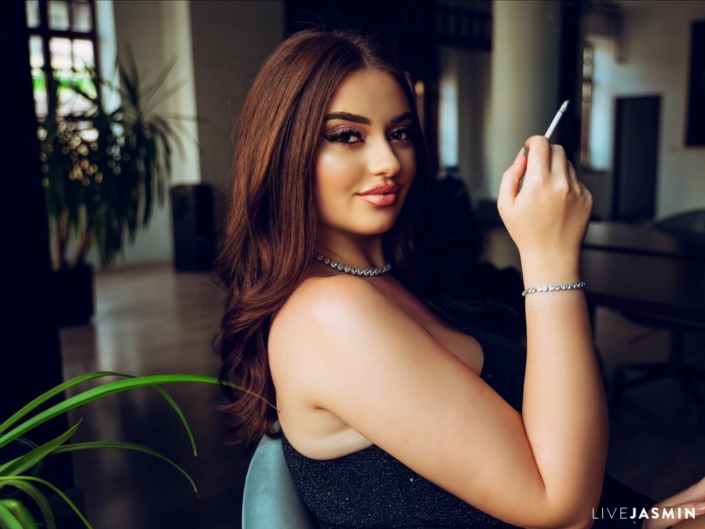 View HannaMuler cam profile and live status