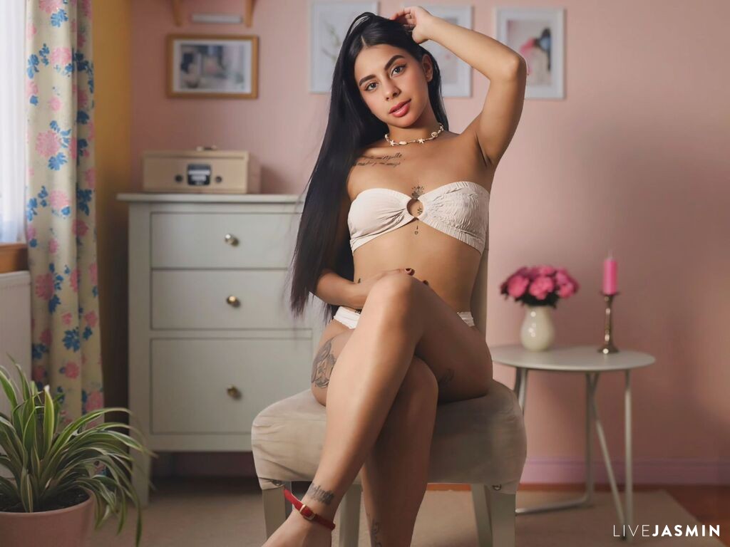 View HelenSommers cam profile and live status