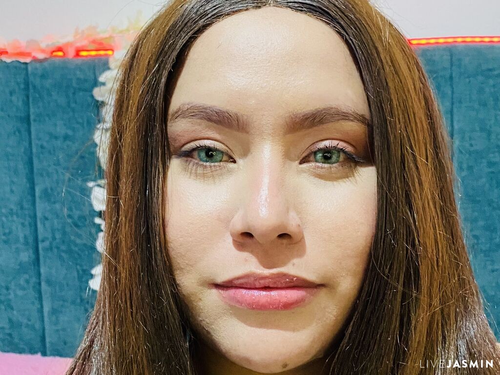 Browse HoneyMil live chat profile