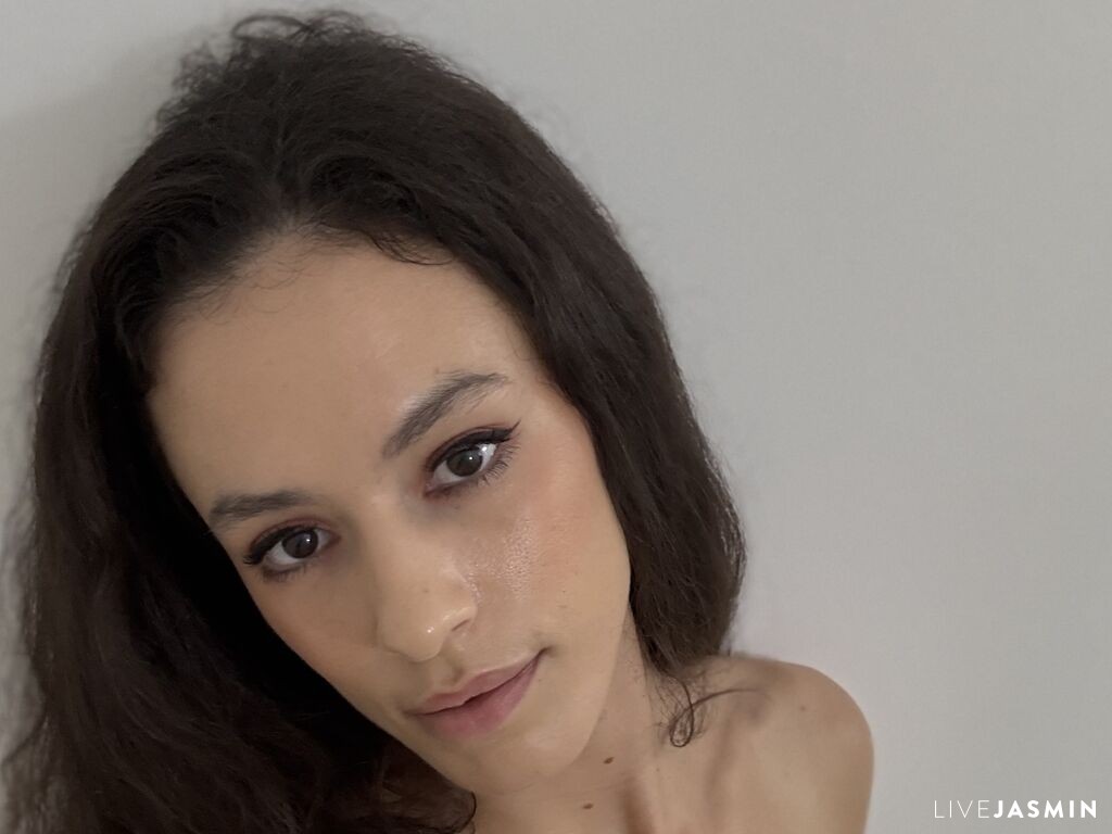 View Honeybrooke cam profile and live status