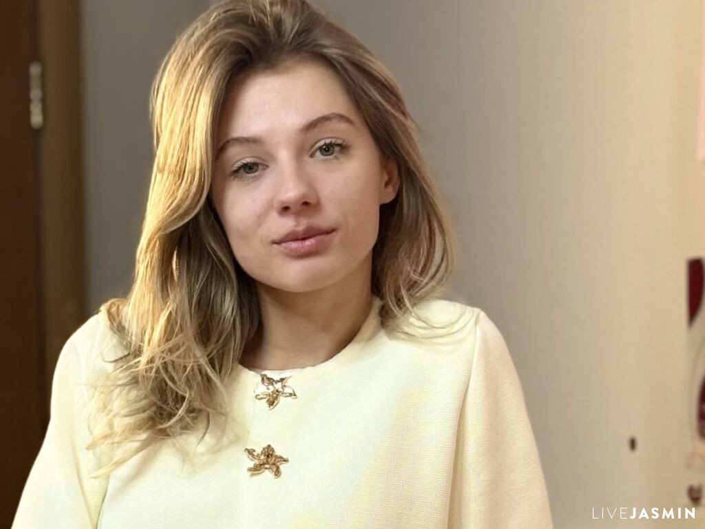 Featured LiveJasmin cam girl profile: IllaLafleche