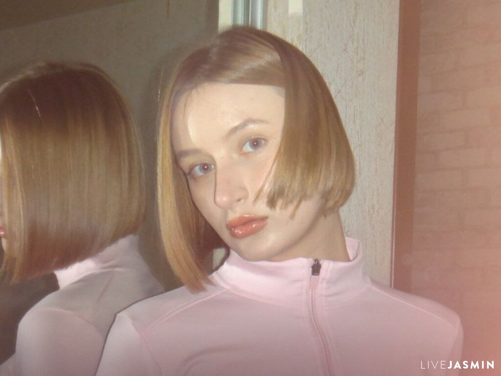 Featured LiveJasmin cam girl profile: IlonaLothrop