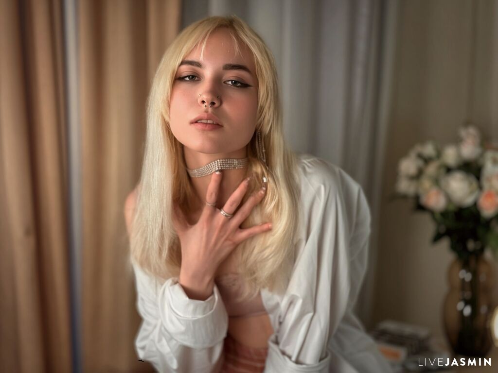 IrisIvory live cam girl profile