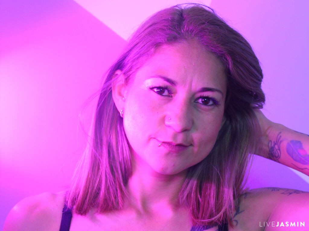 IsabellaBaker LiveJasmin model profile
