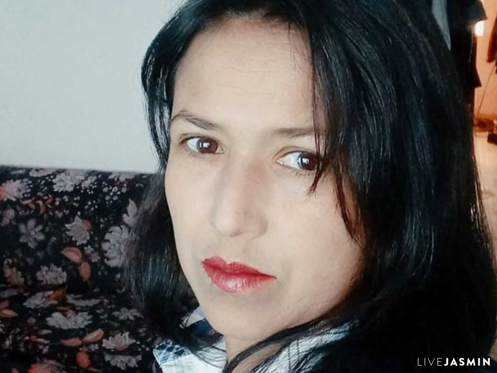 Browse IvaniaClaus live chat profile