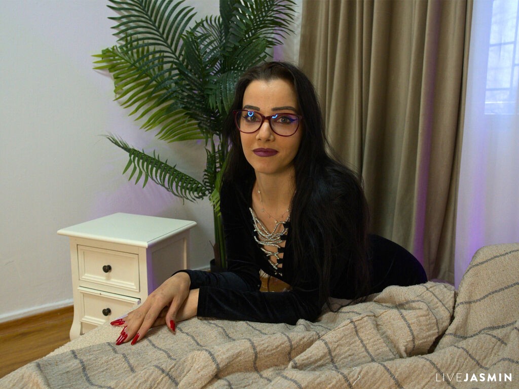 Featured LiveJasmin cam girl profile: IvyStone