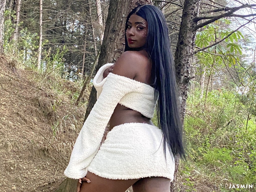 IzizMiller LiveJasmin model profile
