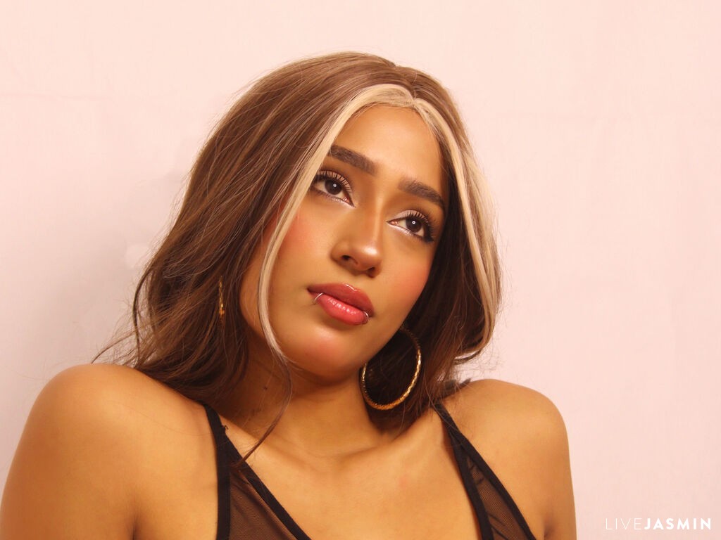 View JadeKeim cam profile and live status