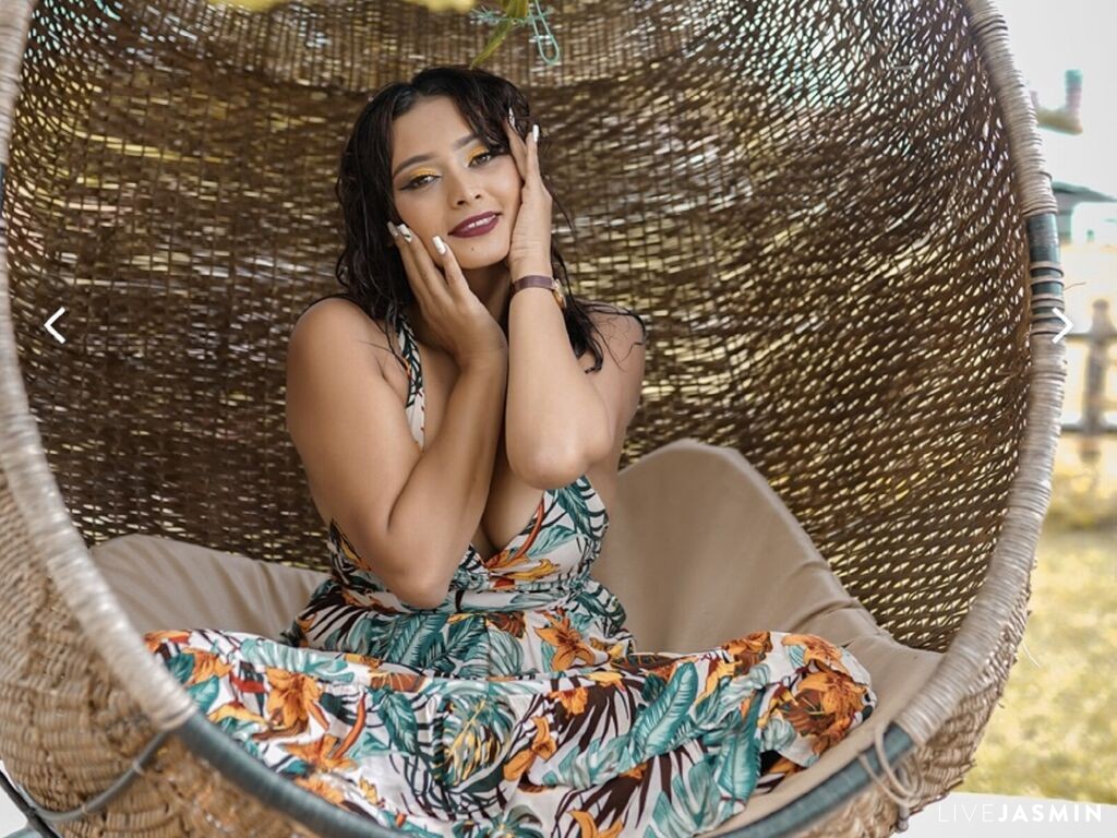 Browse JadeMather live chat profile