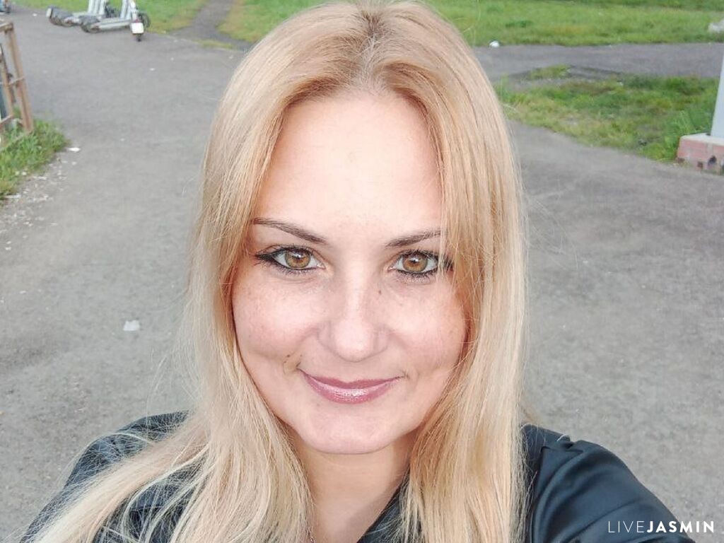 View JanineStiffler cam profile and live status