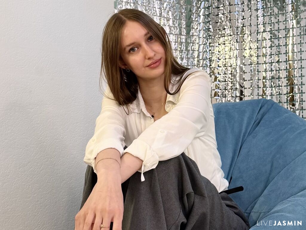 Featured LiveJasmin cam girl profile: JannaWrenne
