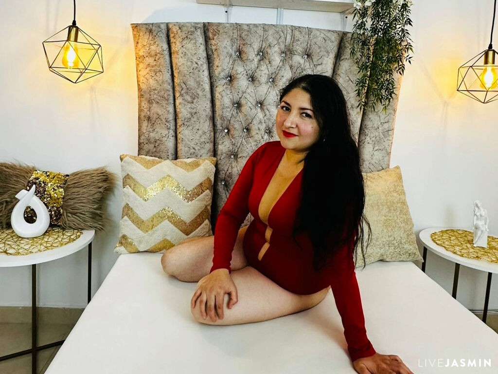 View JasmineRincon cam profile and live status