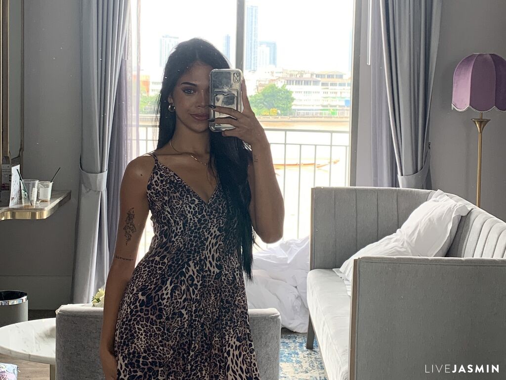 JasmineStones LiveJasmin model profile