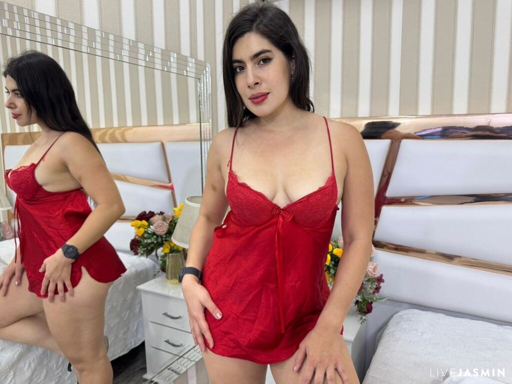 View JazminRosseu cam profile and live status