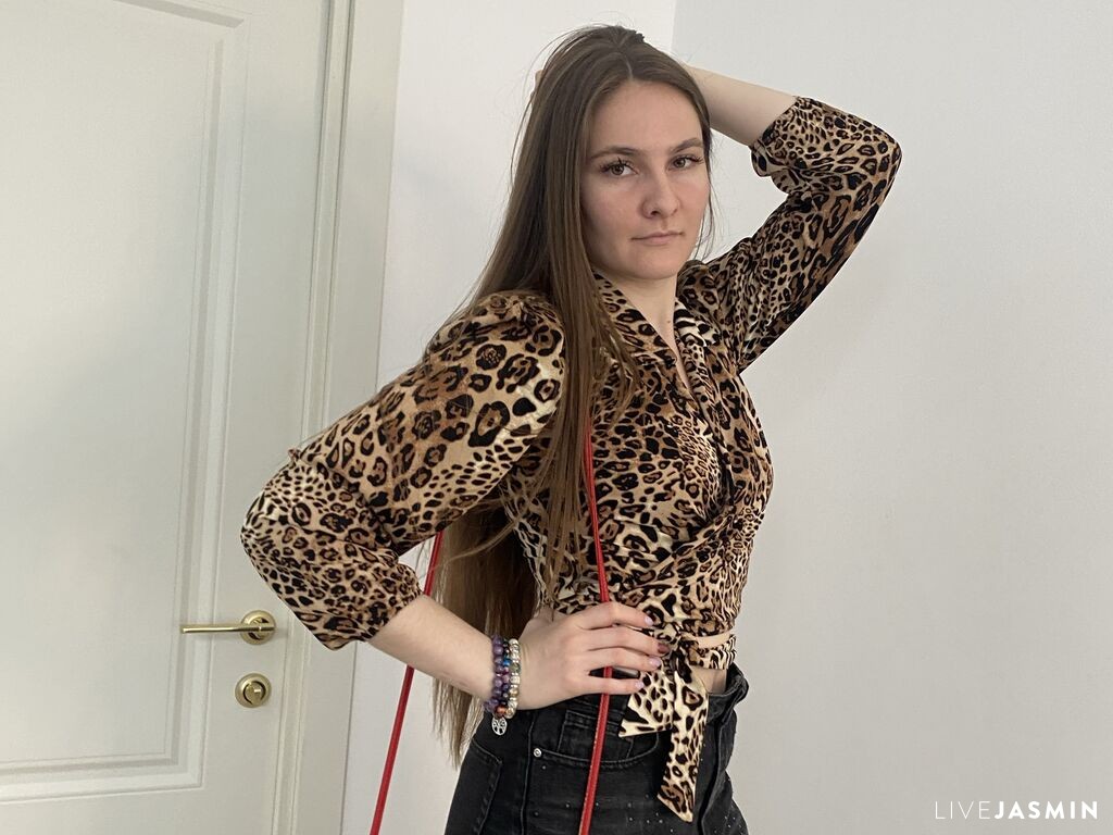 Browse JeanLaschinger live chat profile