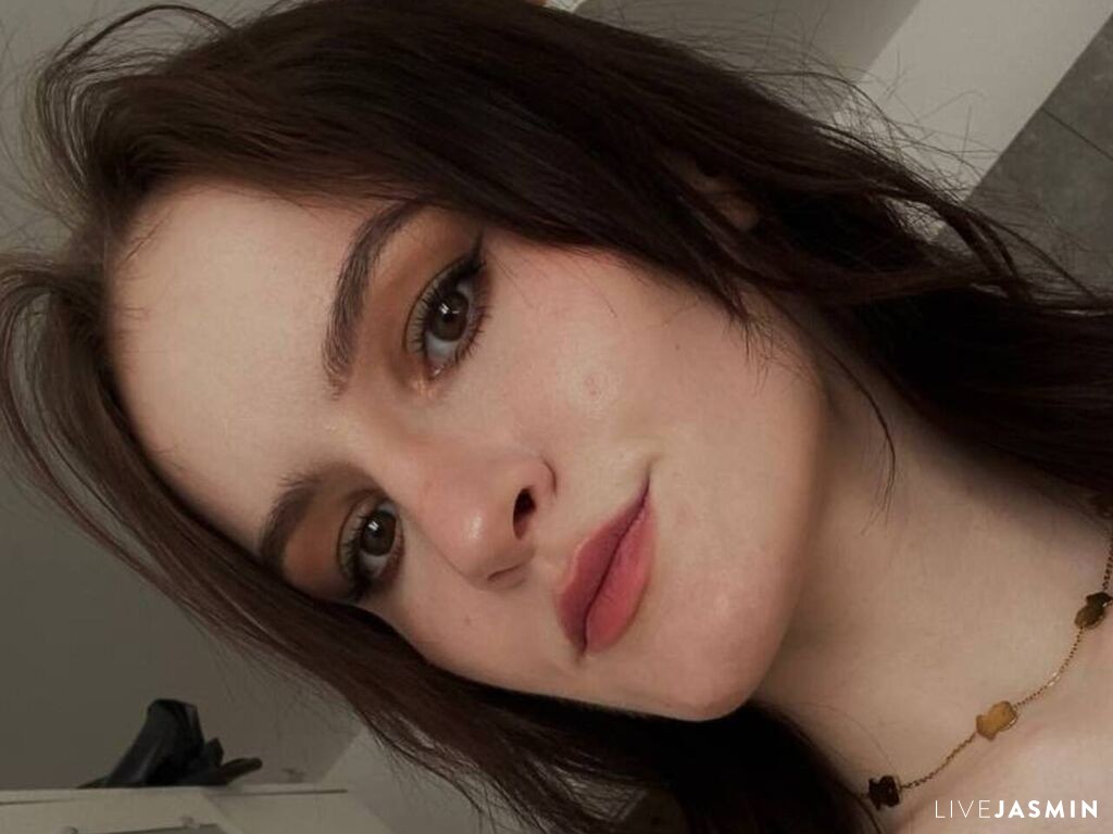 JeanineRafidi live cam girl profile