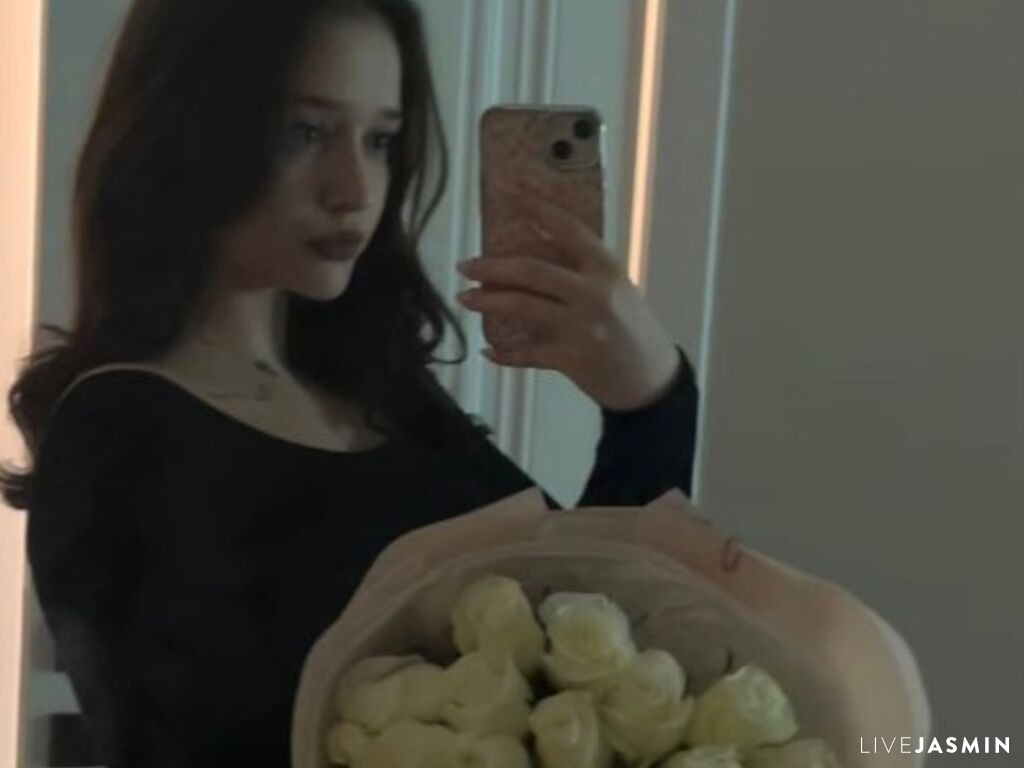 JennineTalone LiveJasmin model profile