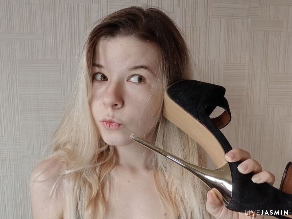 View JessyDough cam profile and live status