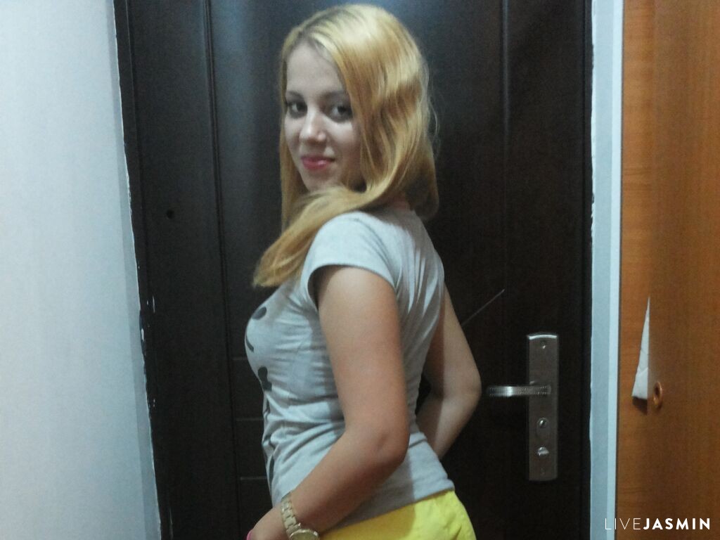 Browse JessyJustiniana live chat profile