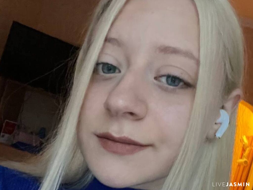 Browse JoannieMaglioli live chat profile