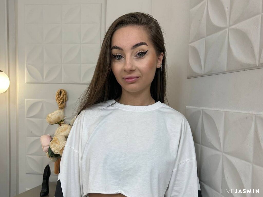 Browse JolieReed live chat profile