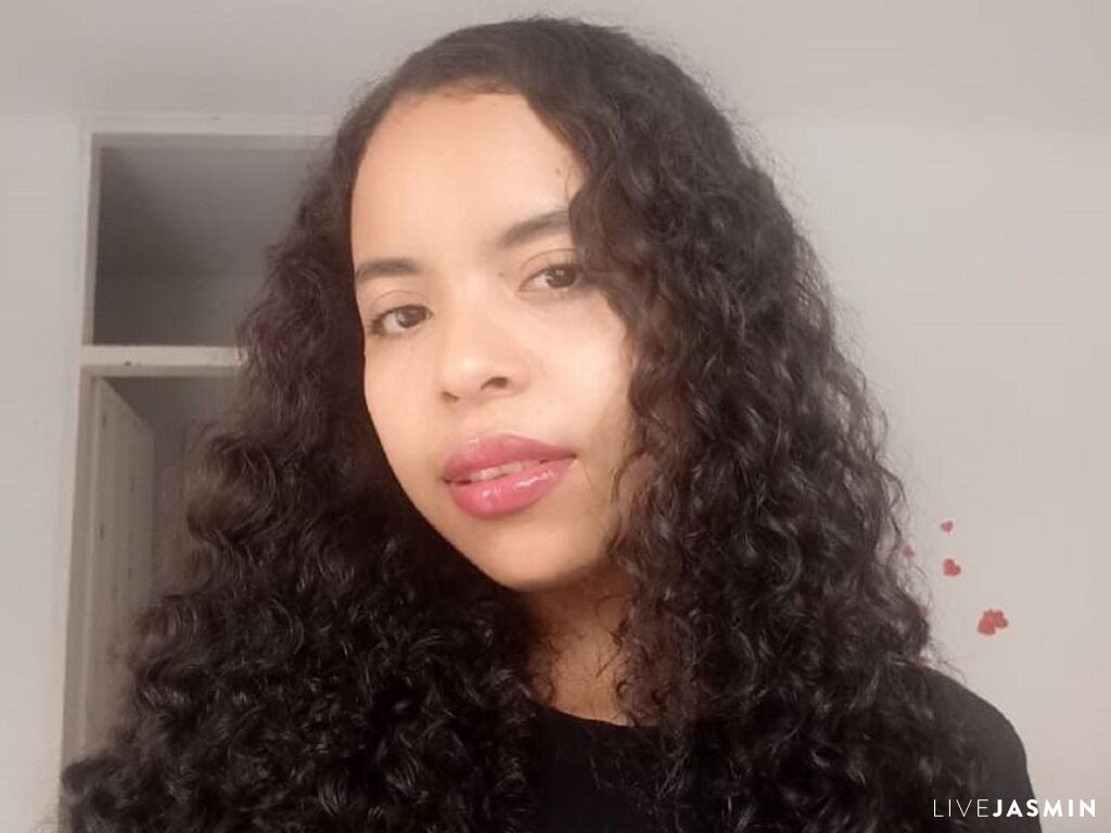 Browse JuanitaTellez live chat profile