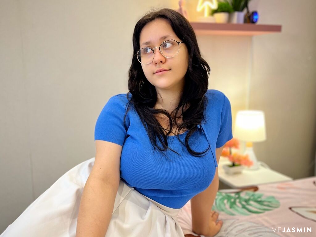 Browse JudithRise live chat profile