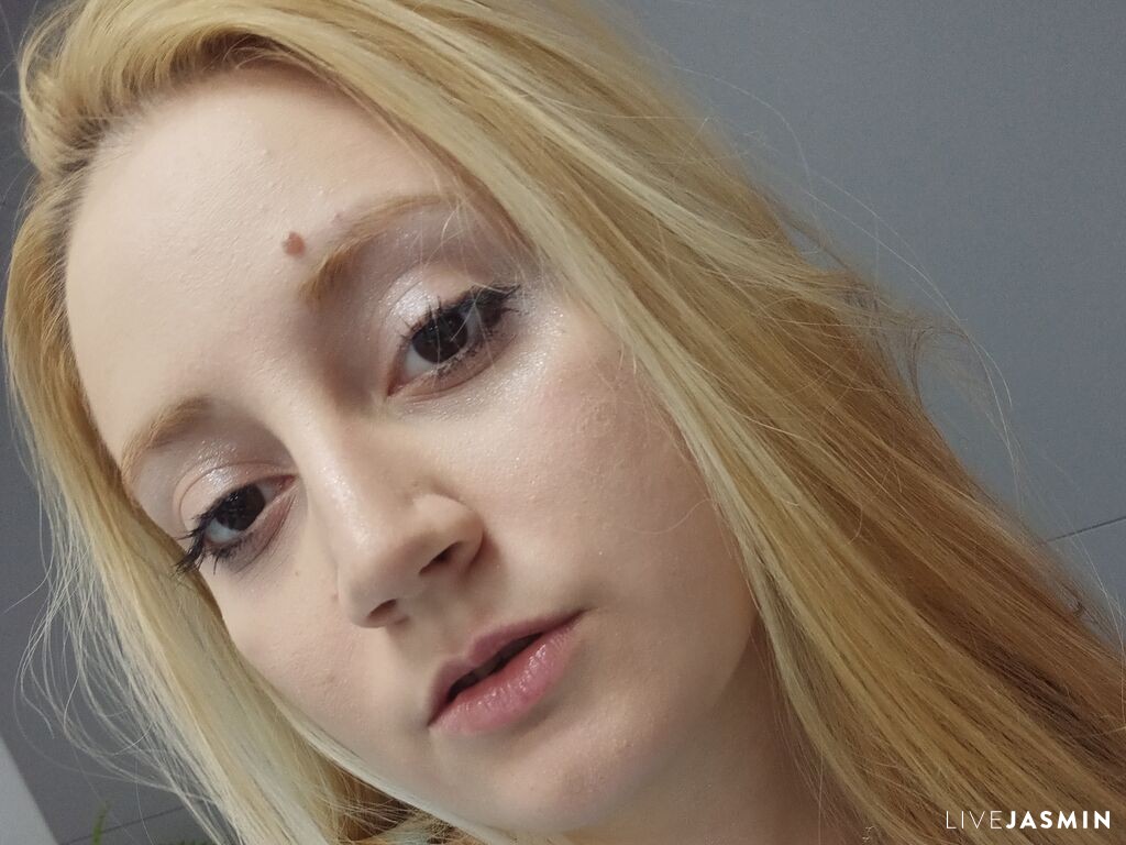 Browse JulesJade live chat profile