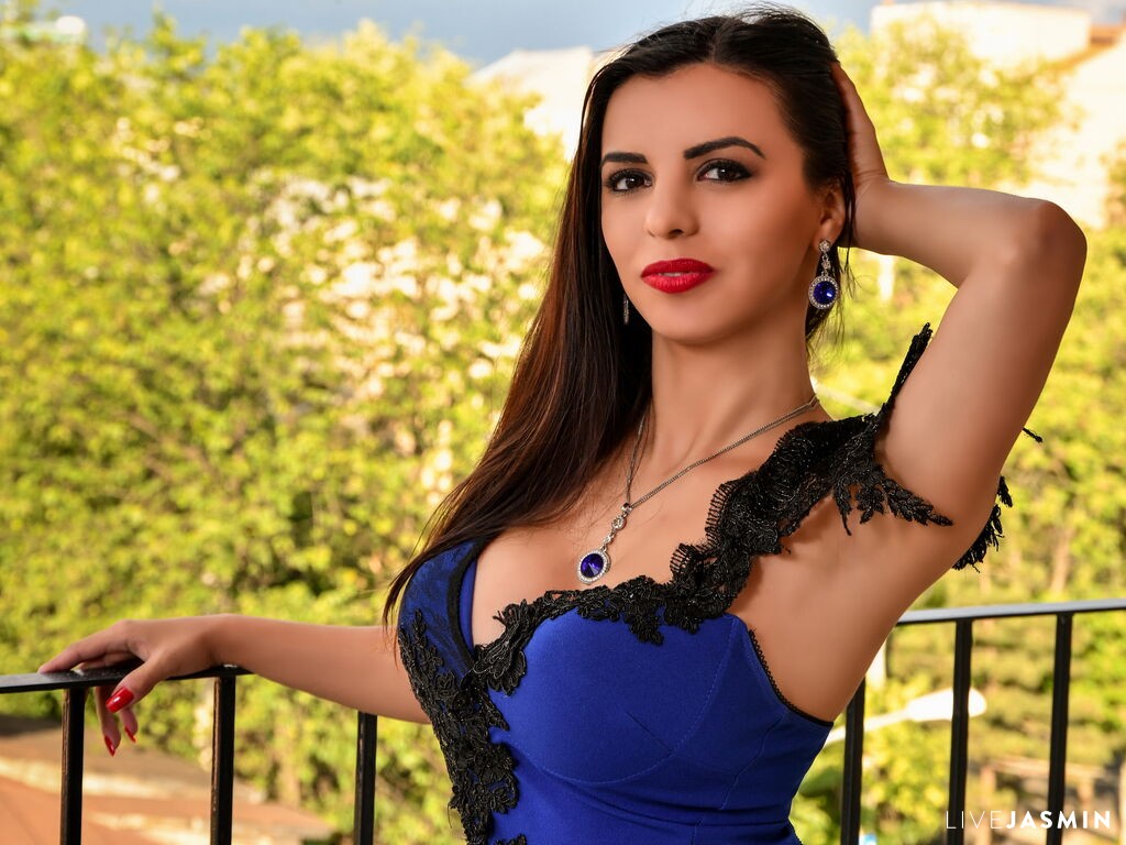 Live cam model JuliaHayss