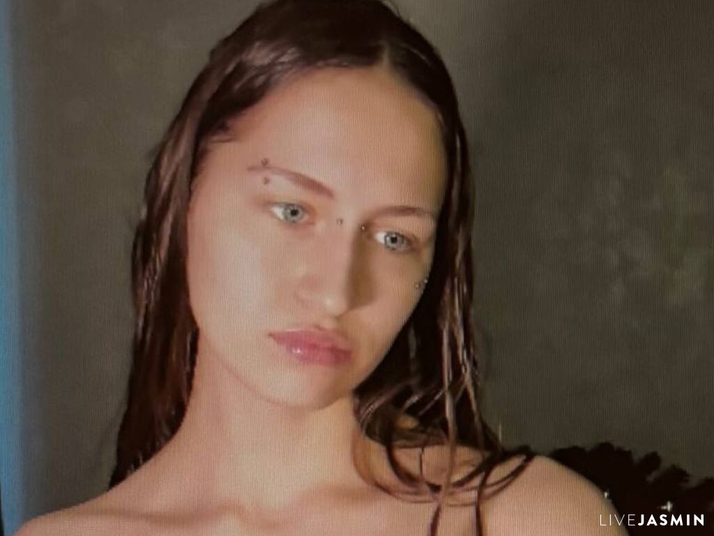 JulieWonder live cam girl profile
