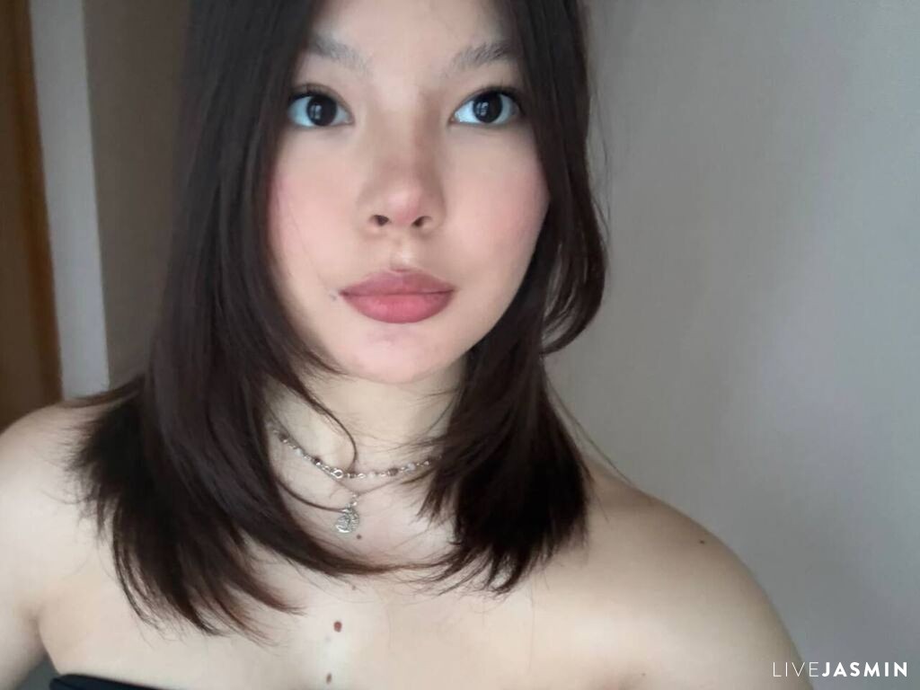 Browse JulienneCharters live chat profile