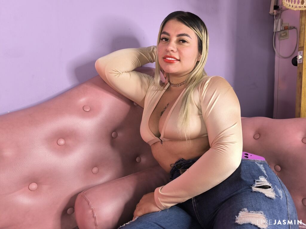 JulietaFerrero LiveJasmin model profile