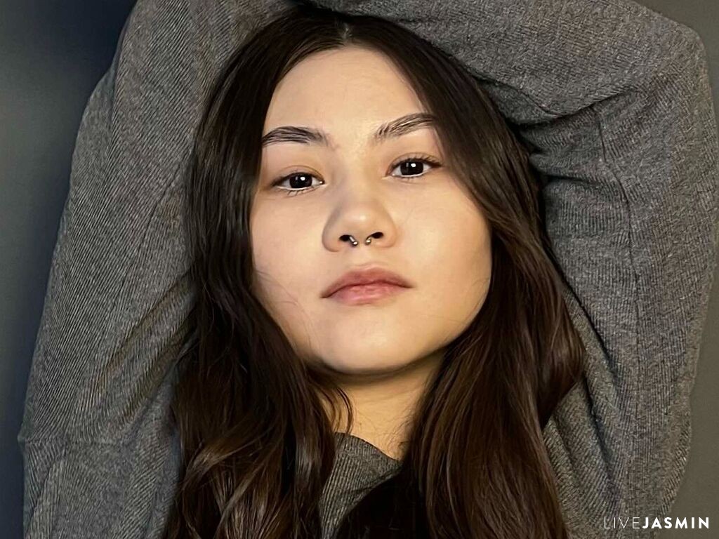 JuneHodnefield live cam girl profile
