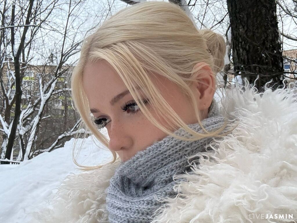 Browse JuneLaughton live chat profile