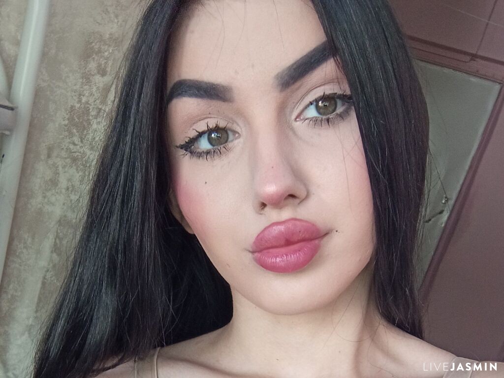 KamillaBelle live cam girl profile