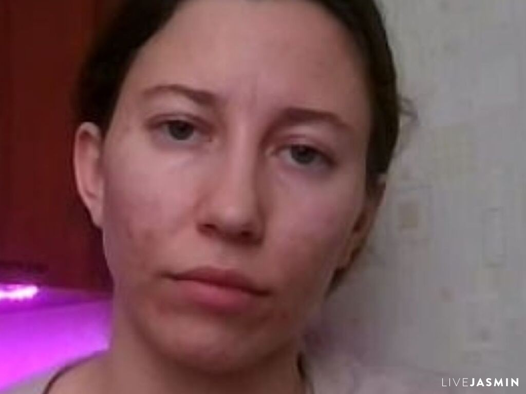 KarinaThum live cam girl profile