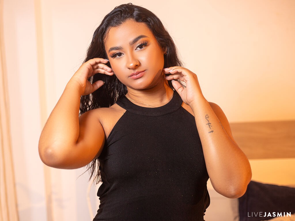 KarinaVegga LiveJasmin model profile
