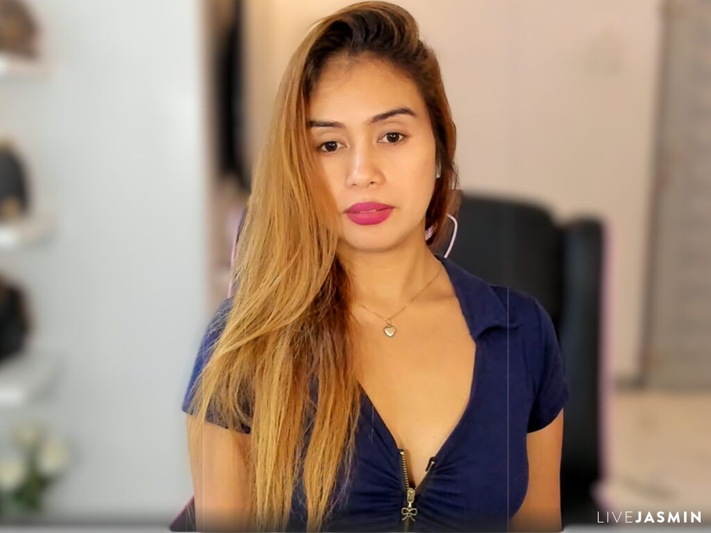 Live cam model KassandraTorres