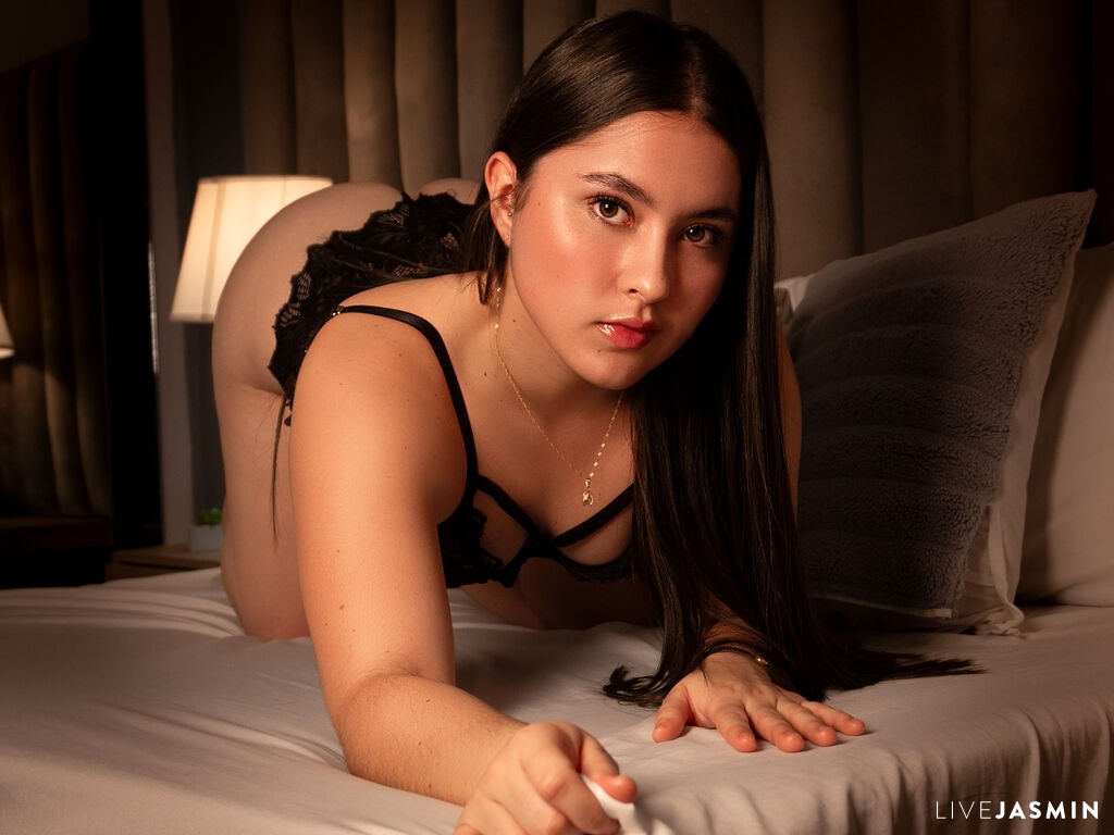 KathalinaSuarez live cam girl profile