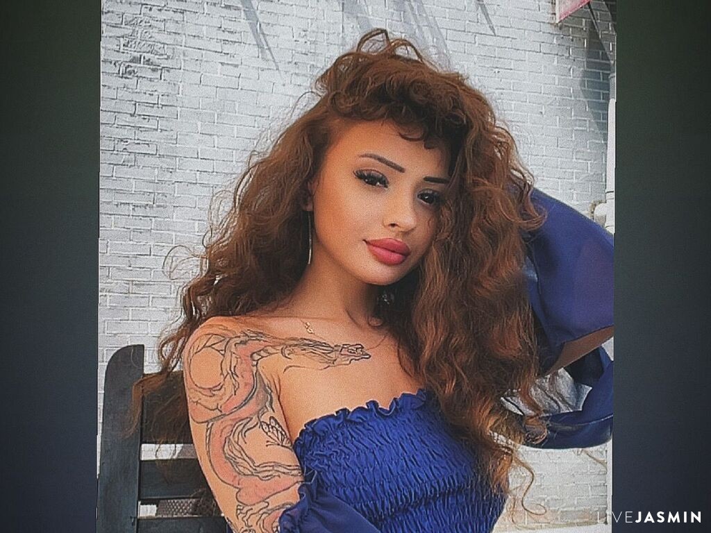 View KayaBelle cam profile and live status