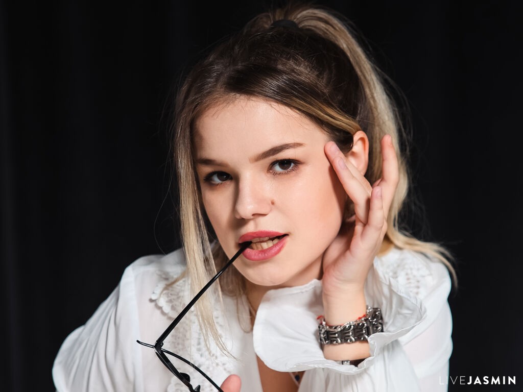 Browse KellyHayden live chat profile