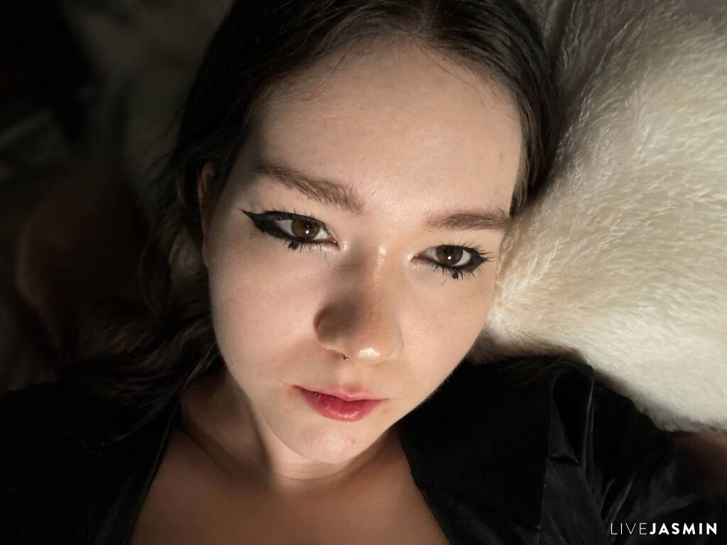Live cam model KendalChalet