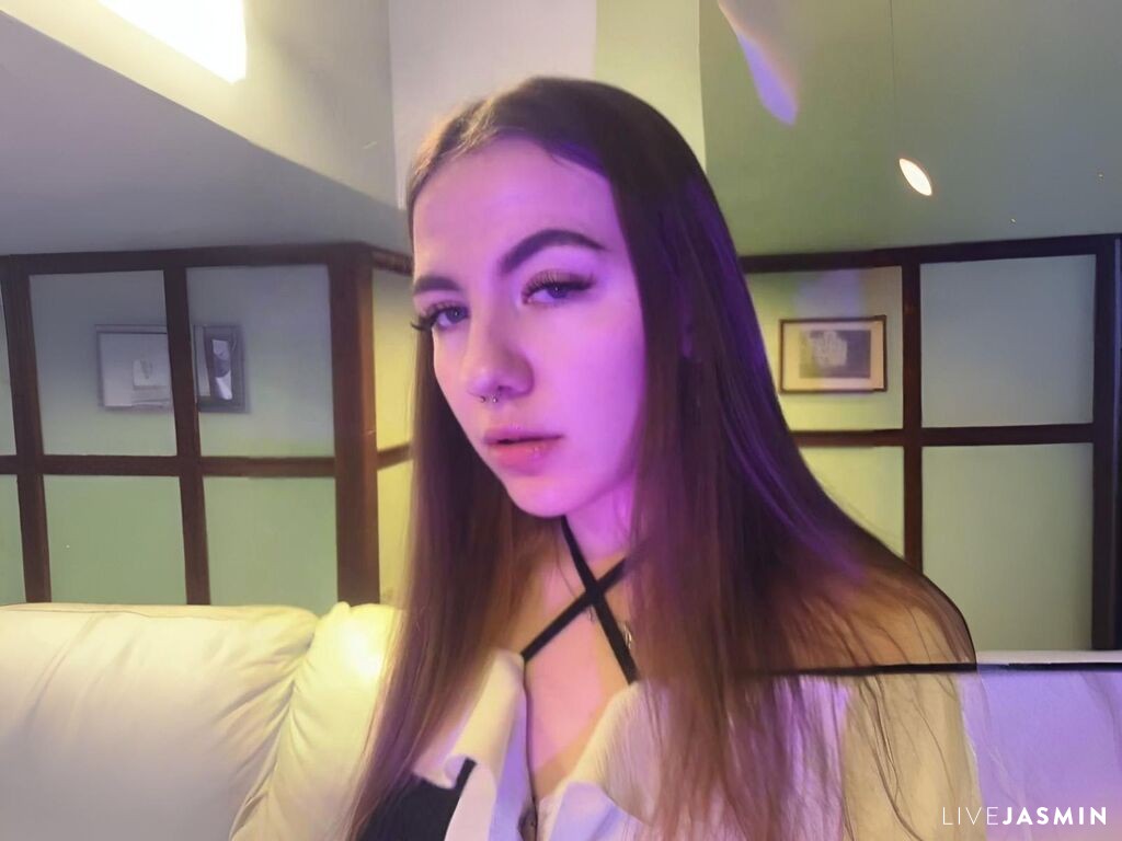 KiraRustle live cam girl profile