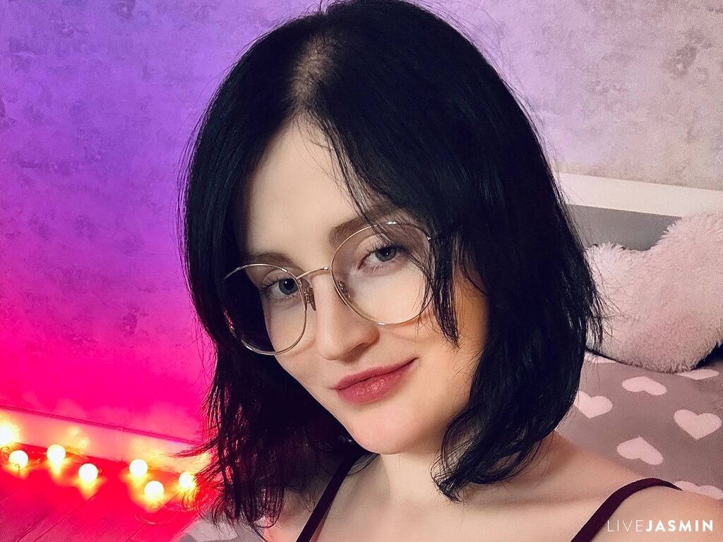 KittyNolik live cam girl profile