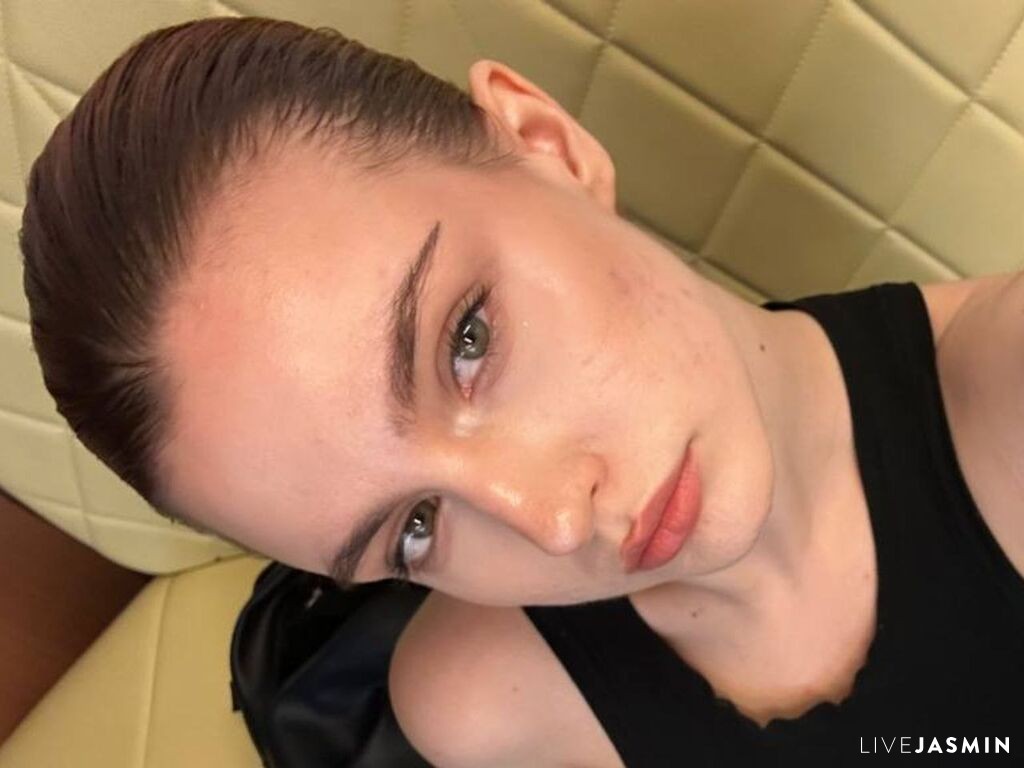 Browse KlaraGogins live chat profile